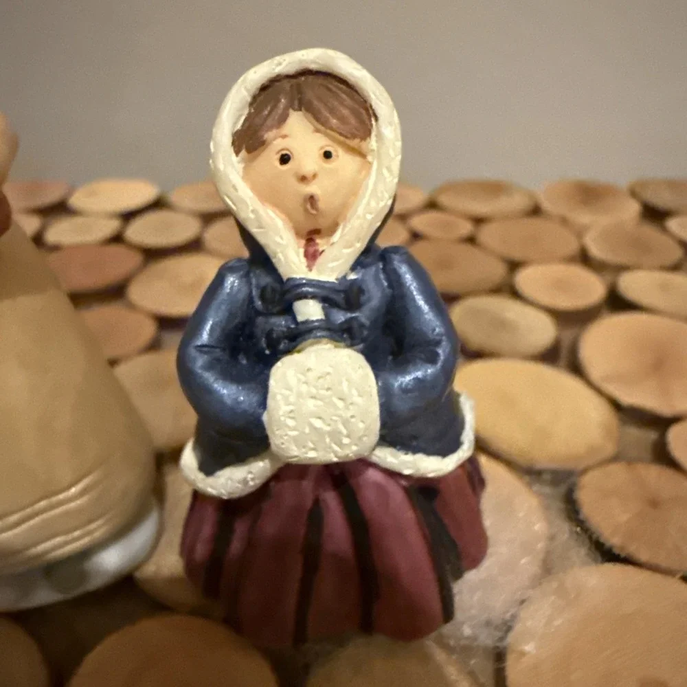Unmarked Christmas Village Figures Lot Of‎ 3